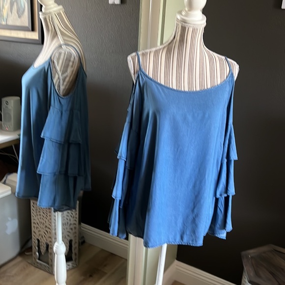 INC, cold shoulder, chambray top, bellowing sleeves, size 14, style factor 💯 - Picture 2 of 11
